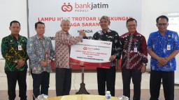 Bank Jatim Berikan Beasiswa Bagi 66 Mahasiswa Universitas Wijaya Kusuma