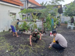 Dalam Rangka HUT Bhayangkara ke - 78, Polsek Cerme Gelar Bakti Religi di Gereja GKJW Pephatan Cerme Kidul