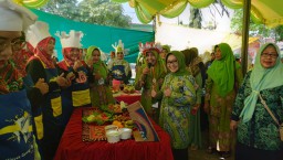 Menuju Harlah Muslimat NU 78, Ibu-ibu di Jombang Lomba Memasak Berebut Piala Ketum Muslimat NU Khofifah Indar Parawansa