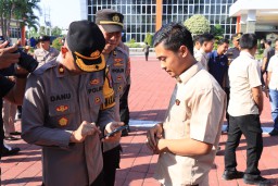 Polres Gresik Periksa Handphone Anggota, Cegah Judi Online