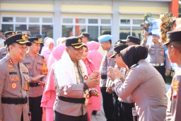 AKBP Arief Kurniawan Mulai Bertugas Sebagai Kapolres Gresik, Begini Sambutan Pertamanya