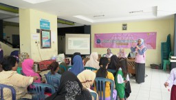 Srikandi PLN UP3 Surabaya Utara Kembali Sosialisasikan PLN Mobile dan Keselamatan Ketenagalistrikan