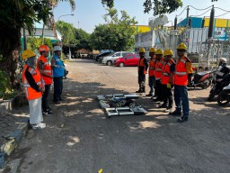 Optimalisasi PBPD, PLN UP3 Surabaya Utara Gelar Pasukan Grebek Penyambungan