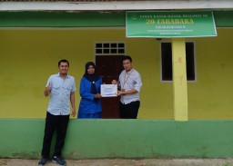 BRI Gresik Gelontor Bantuan Renovasi Ruang Kelas Rp 75 juta ke Pulau Bawean Usai Diguncang Gempa