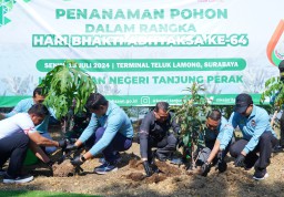 TTL dan Kejari Tanjung Perak Surabaya Gelar Penanaman Pohon