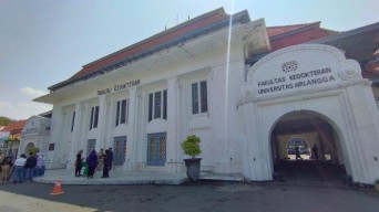 Kritik Impor Dokter Asing, Dekan FK Unair Dipecat