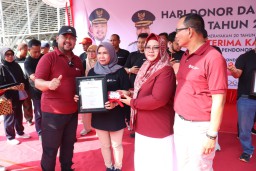 Ajak Peduli Sesama, Bupati dan Wabup Gresik Ajak Masyarakat Donor Darah dalam Momen Peringatan Hari Donor Sedunia