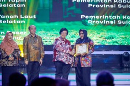 Dianggap Berhasil Menanggulangi Perubahan Iklim, Pemkab Gresik Diganjar Penghargaan Proklim Lestari dari Kementerian LHK