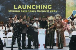 Menteri Pariwisata dan Ekonomi Kreatif RI Apresiasi Karnaval Shining Jayandaru