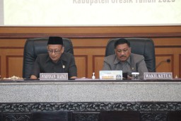 PDIP Turunkan SK Wakil Ketua DPRD Gresik Kepada Mujid Riduan