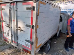 Mobil Box Tabrak Penyeberang Jalan di Jombang, Sejumlah Pelajar dan Satu Polisi Jadi Korban