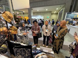 Perusahaan Asal Kabupaten Gresik Ini Bawa Kerajinan UMKM Binaan ke Tokyo International Gift Show