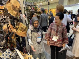Kerajinan UMKM Binaan PT Smelting Diminati Pengunjung Pameran Tokyo International Gift Show