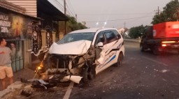 Diduga Sopir Mengantuk, Mobil Berisi Empat Pelajar di Jombang Kecelakaan Hingga Tabrak Rumah Warga
