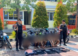 Lima Remaja di Gresik Kedapatan Bawa Celurit Ditangkap Polisi, Diduga Gangster Akan Tawuran