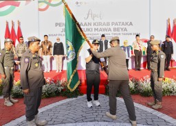 Pimpin Apel Penerimaan Kirab Pataka Jer Basuki Mawa Beya, Pj. Gubernur Adhy Optimistis Kondusifitas Jatim Terjaga selama Pilkada Serentak 2024