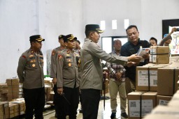 Kapolres Cek Gudang Logistik Pilkada 2024 KPU Jombang, Pastikan Tak Ada Kendala Keamanan