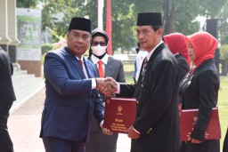 Hari Pahlawan, PNS Sidoarjo Terima Tanda Kehormatan Satyalencana Karya Satya dari Presiden RI