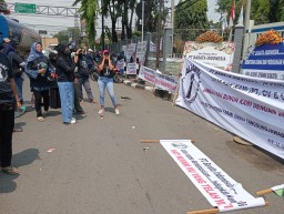 Barata Indonesia Nunggak Bayar ke Ratusan Vendor, Pabrik di Gresik Didemo