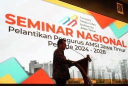 Wamen Komdigi Nezar Patria Hadiri Pelantikan Pengurus AMSI Jatim 2024-2028, Begini Pesannya