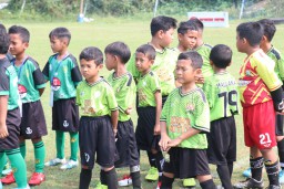 Turnamen Fun Game Sepak Bola Ketua DPRD Gresik M. Syahrul Munir Cup Diikuti Delapan Tim SSB, Pemainnya Anak Usia 8 Tahun