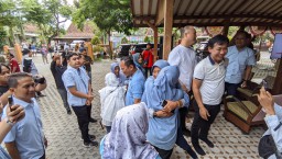 Sejumlah Tim dan Warga Ramai-Ramai Datangi Kediaman Setyo Wahono Menyambut Kemenangan