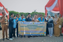 Tunjukkan Kepedulian kepada Kaum Disabilitas, Bupati Gresik Jalan Sehat Bareng Penyandang Disabilitas