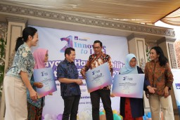 AXA Mandiri Sisihkan Hasil Penjualan Asuransi Masa Depan Sejahtera Untuk Beasiswa Siswa Berkebutuhan Khusus