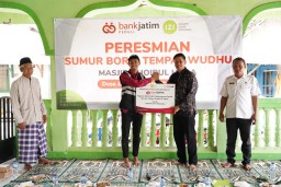 Penuhi Kebutuhan Air Bersih Daerah Rawan Kekeringan di Tuban, Bank Jatim Bangun Sumur Bor