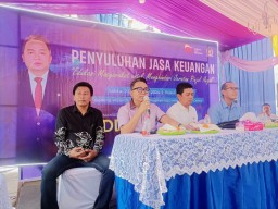 Selamatkan Warga dari Jeratan Pinjol Ilegal, Angota Komisi XI DPR-RI Asal Gresik Gelar Edukasi Keuangan Bersama OJK