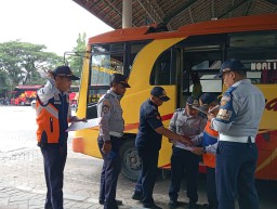 Seluruh Bus di Terminal Bojonegoro Diberlakukan Ramp Check Jelang Nataru