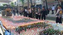Pemusnahan 3.627 Botol Miras, Polres Jombang Tindak Peredaran Menjelang Natal dan Tahun Baru