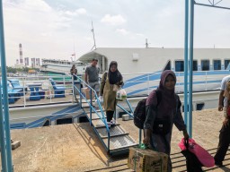 Kapal Express Bahari 6F Gagal Tiba di Pulau Bawean Kabupaten Gresik Akibat Cuaca Buruk