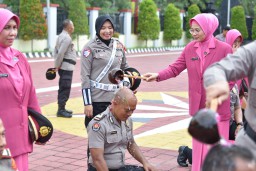 49 Personel Polres Gresik Naik Pangkat, Kapolres Gresik Berikan Pesan Inspiratif