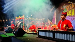 Kesenian Oklik Hibur Pengunjung Pekan Seni Kerakyatan Bojonegoro