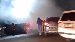 Kecelakaan di Tuban, Minibus Elf Terbakar, Wanita Hamil Muda Jadi Korban Luka