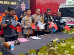 Awal Tahun 2025, Polres Bojonegoro Berhasil Amankan Para Pelaku Pencurian 289 LPG beserta Penadah