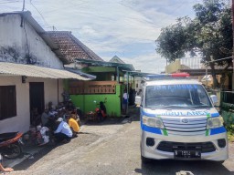 Tragedi Kecelakaan Bus di Kota Batu: Korban Ibu dan Bayi Warga Jember Dimakamkan di Lumajang