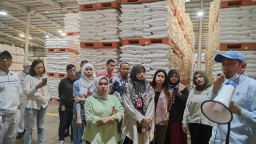 Tim QC Sari Roti se-Indonesia Kunjungi Pabrik Bogasari