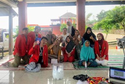 Digitalisasi dan Inovasi: Mahasiswa KKN R-14 UNTAG Surabaya Tingkatkan UMKM Laundry di Mojokerto