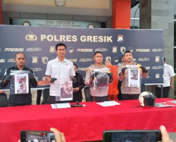 Dipicu Ejekan Ngutang Rokok, Pria di Gresik Bacok Tetangga hingga Jari Putus