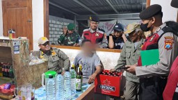 Tak Terima Dirazia, Pemilik Warung Miras di Tuban Sebut Ada Oknum Petugas yang Minta Rokok dan Minuman