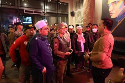 Jelang Ramadan, Petugas Gabungan Bersama Ormas di Jember Razia Tempat Hiburan Malam, Hasilnya Ratusan Botol Miras Disita