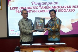 Serahkan LKPD 2024, Plt. Bupati Sidoarjo Targetkan Kembali Opini WTP