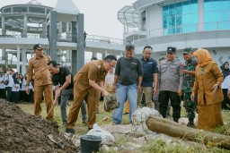 PPPK Gresik Ikut Hijaukan Kota, Wakil Bupati Pimpin Penanaman Pohon