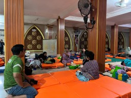 DPRD Gresik Pantau Penanganan Korban Banjir Kalimas, Pastikan Kecukupan Logistik dan Layanan Kesehatan