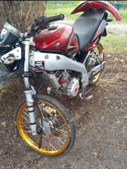 Akibat Ngebut di Jalan, Wanita Pengendara Motor Vixion Alami Kecelakaan di Jember