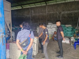 Satgas Pangan Polres Jember Sidak Pasar dan Produsen Beras Jelang Idul Fitri, Begini Hasilnya