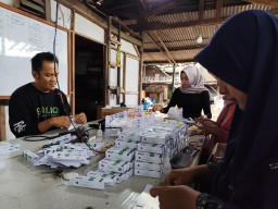 Pemuda Desa Kemiri Jember Olah Batok Kelapa Jadi Minyak Atsiri, Ciptakan Lapangan Kerja dan Tekan Angka Perantau