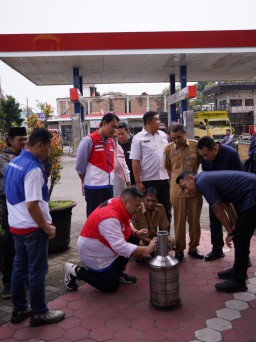 Satreskim Polres Malang Kunjungi Terminal BBM dan SPBU Pertamina Malang, Pastikan Stok BBM Aman dan Sesuai Spesifikasi